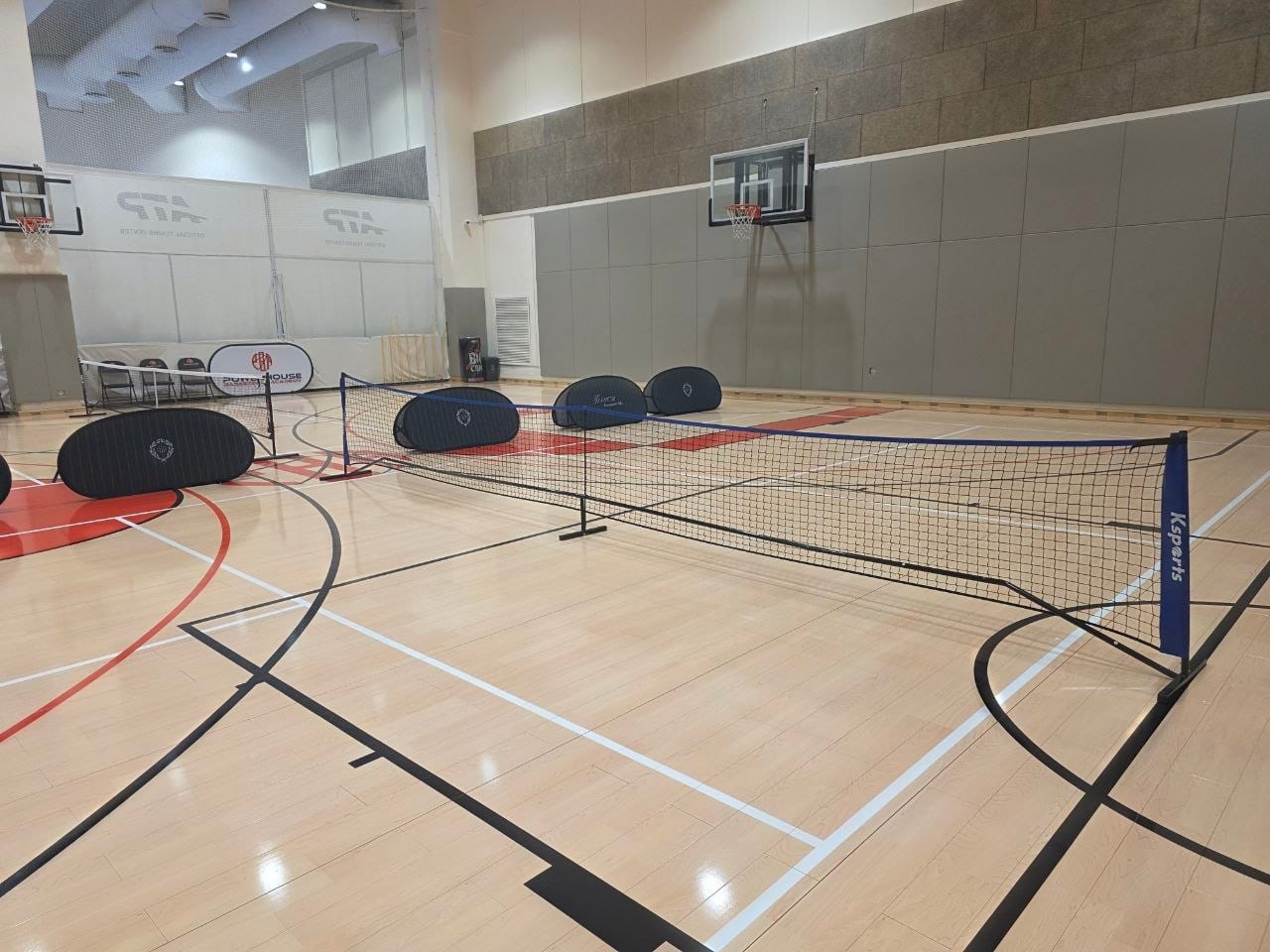 Weather-protected indoor court (Waterfall members)